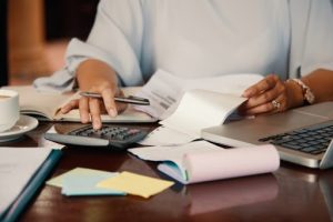 Disminuye los costos de tu empresa con un software a la medida
